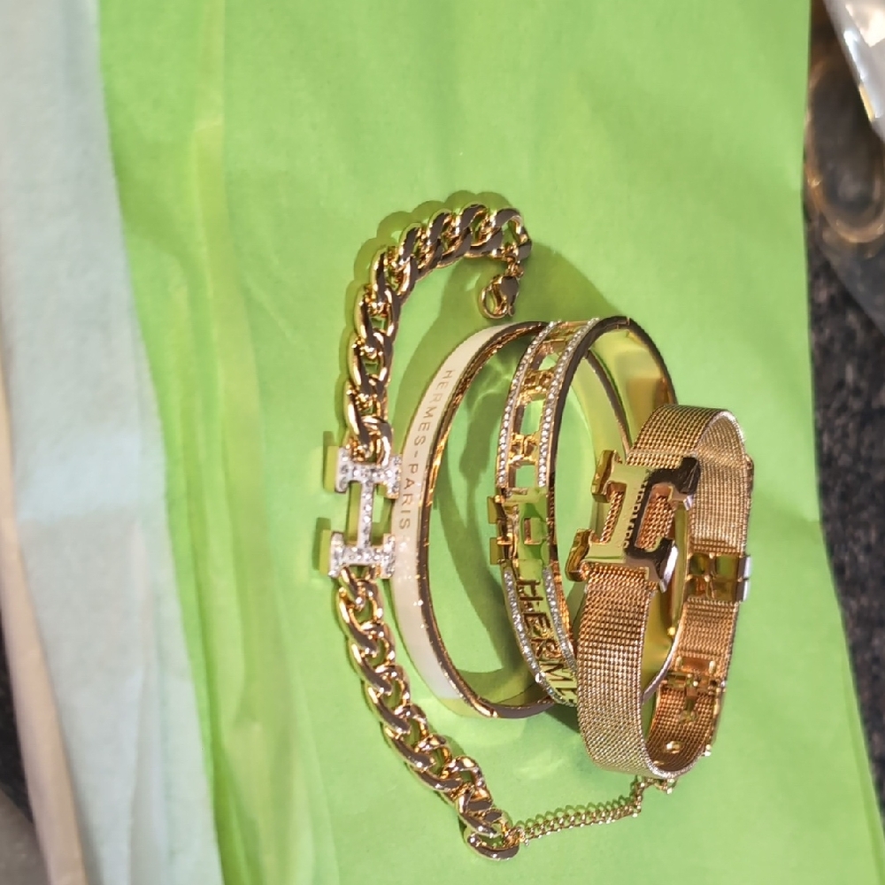 Elegant Gold Bracelet Set Non Tarnish Waterproof